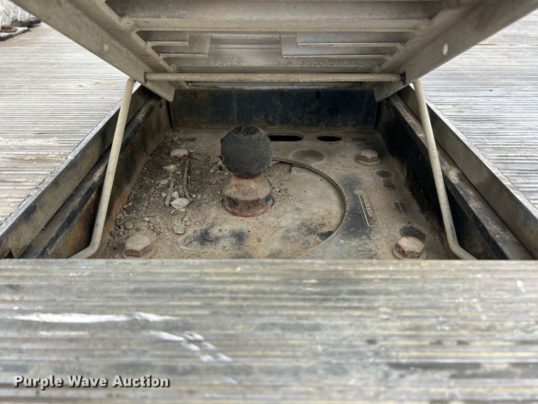 image for item ET6953 2018 Chevrolet Silverado 3500HD Crew Cab dump flatbed pickup truck