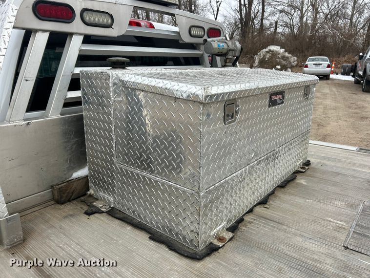 image for item ET6953 2018 Chevrolet Silverado 3500HD Crew Cab dump flatbed pickup truck