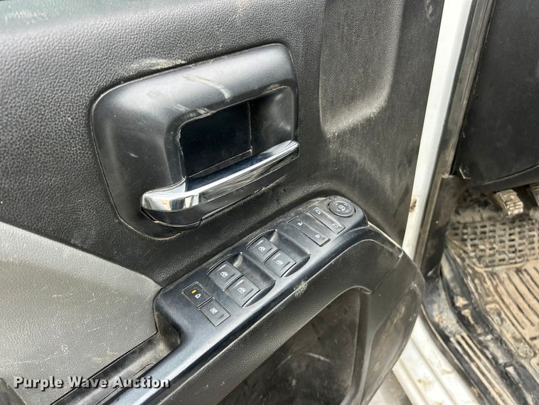 image for item ET6953 2018 Chevrolet Silverado 3500HD Crew Cab dump flatbed pickup truck