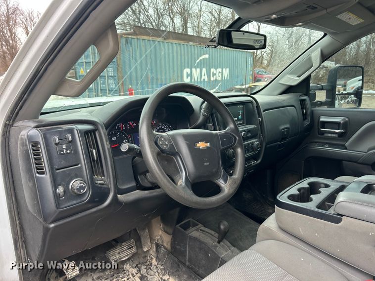 image for item ET6953 2018 Chevrolet Silverado 3500HD Crew Cab dump flatbed pickup truck