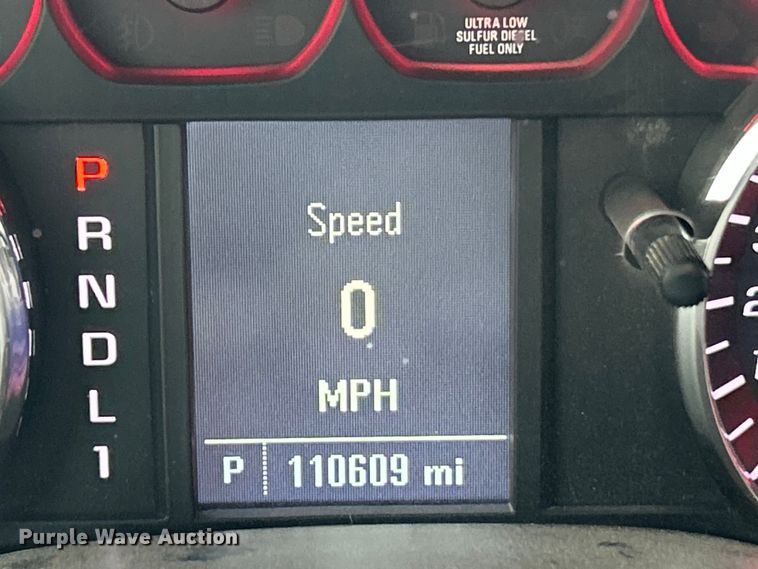 image for item ET6953 2018 Chevrolet Silverado 3500HD Crew Cab dump flatbed pickup truck