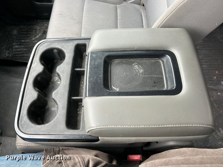 image for item ET6953 2018 Chevrolet Silverado 3500HD Crew Cab dump flatbed pickup truck