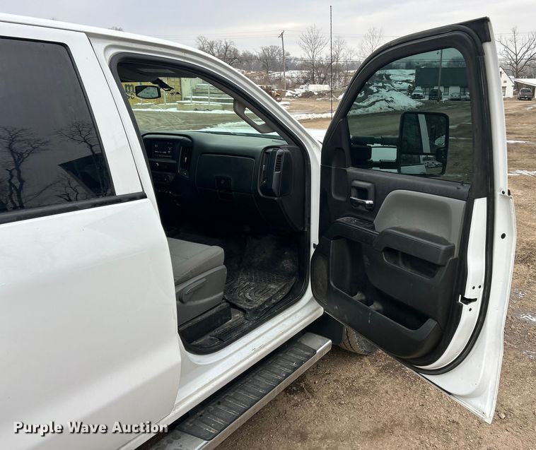 image for item ET6953 2018 Chevrolet Silverado 3500HD Crew Cab dump flatbed pickup truck