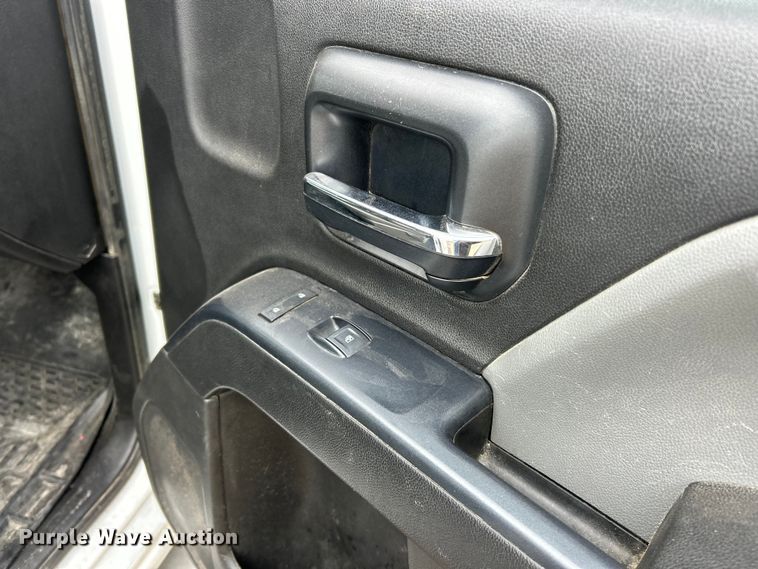 image for item ET6953 2018 Chevrolet Silverado 3500HD Crew Cab dump flatbed pickup truck