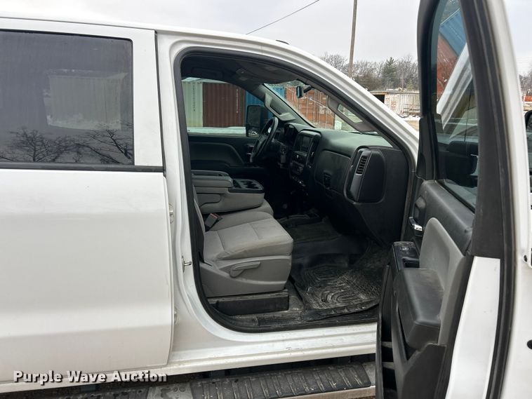 image for item ET6953 2018 Chevrolet Silverado 3500HD Crew Cab dump flatbed pickup truck