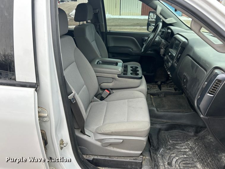 image for item ET6953 2018 Chevrolet Silverado 3500HD Crew Cab dump flatbed pickup truck