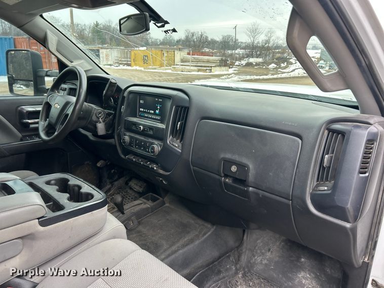 image for item ET6953 2018 Chevrolet Silverado 3500HD Crew Cab dump flatbed pickup truck