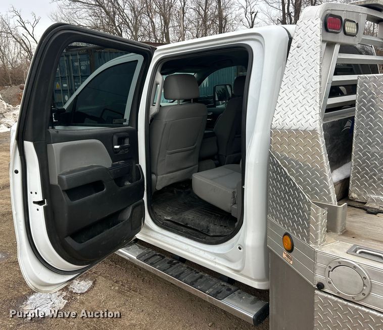 image for item ET6953 2018 Chevrolet Silverado 3500HD Crew Cab dump flatbed pickup truck