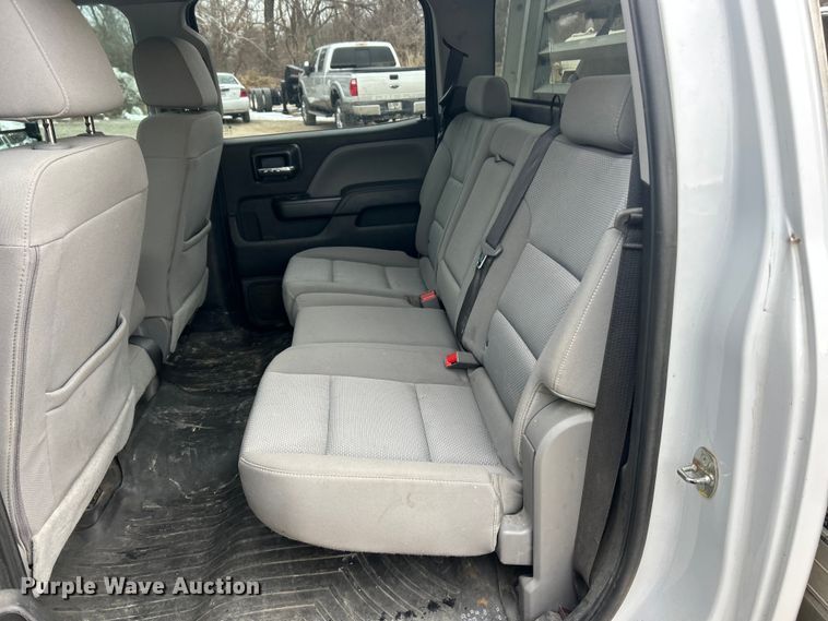 image for item ET6953 2018 Chevrolet Silverado 3500HD Crew Cab dump flatbed pickup truck