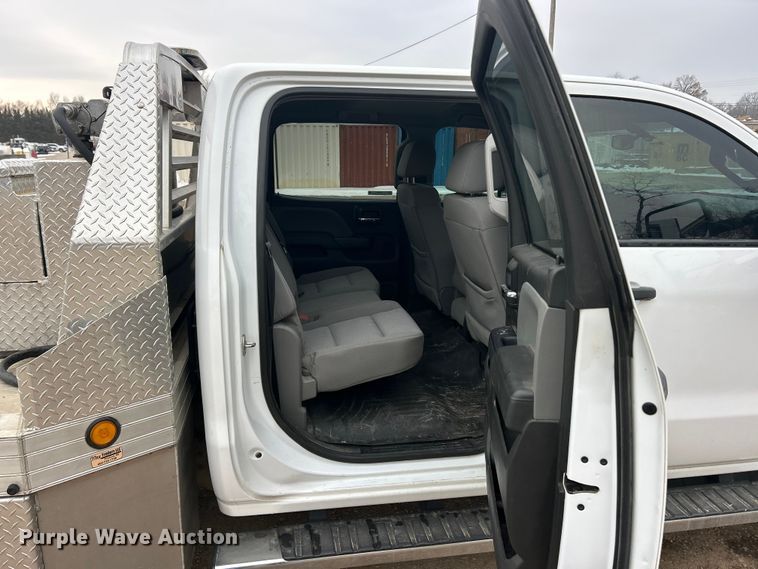 image for item ET6953 2018 Chevrolet Silverado 3500HD Crew Cab dump flatbed pickup truck