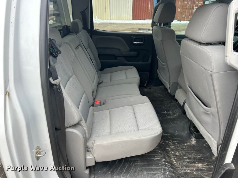 image for item ET6953 2018 Chevrolet Silverado 3500HD Crew Cab dump flatbed pickup truck