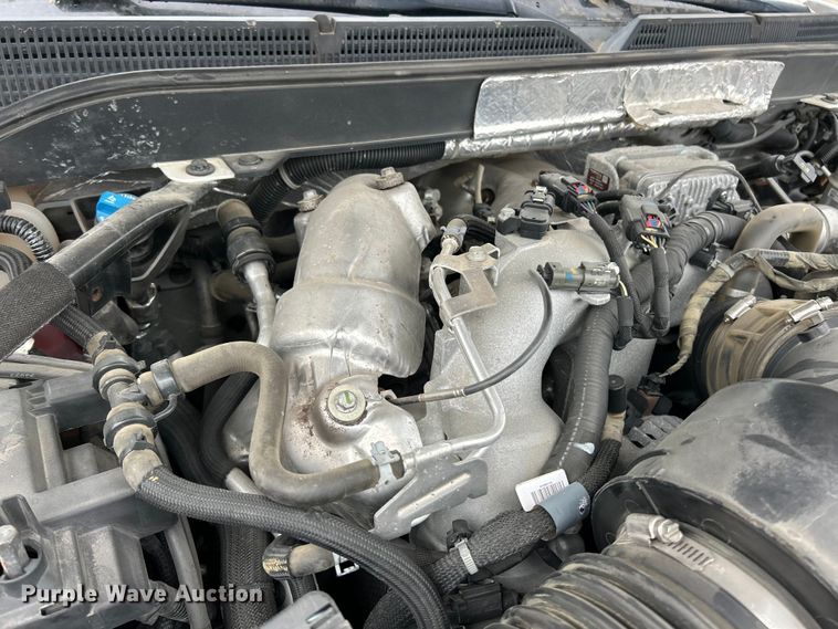 image for item ET6953 2018 Chevrolet Silverado 3500HD Crew Cab dump flatbed pickup truck