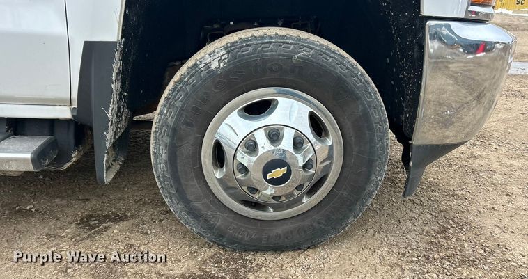 image for item ET6953 2018 Chevrolet Silverado 3500HD Crew Cab dump flatbed pickup truck