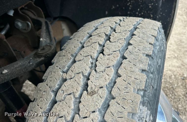 image for item ET6953 2018 Chevrolet Silverado 3500HD Crew Cab dump flatbed pickup truck