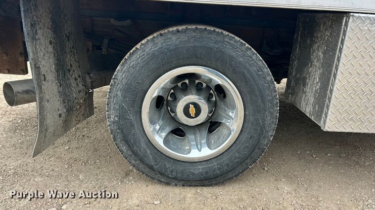 image for item ET6953 2018 Chevrolet Silverado 3500HD Crew Cab dump flatbed pickup truck