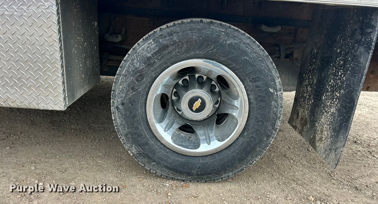 image for item ET6953 2018 Chevrolet Silverado 3500HD Crew Cab dump flatbed pickup truck