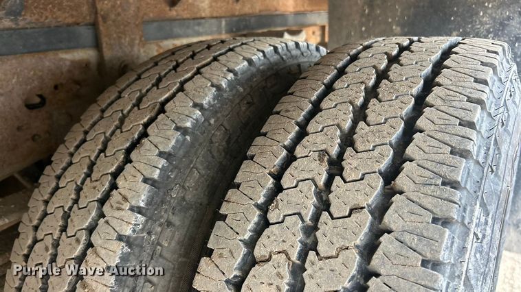 image for item ET6953 2018 Chevrolet Silverado 3500HD Crew Cab dump flatbed pickup truck