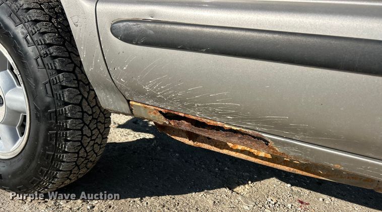 image for item ET6955 2004 Chevrolet S10 Crew Cab pickup truck