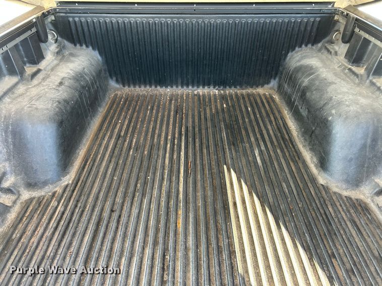 image for item ET6955 2004 Chevrolet S10 Crew Cab pickup truck