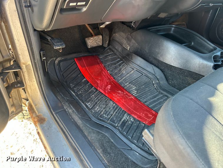 image for item ET6955 2004 Chevrolet S10 Crew Cab pickup truck