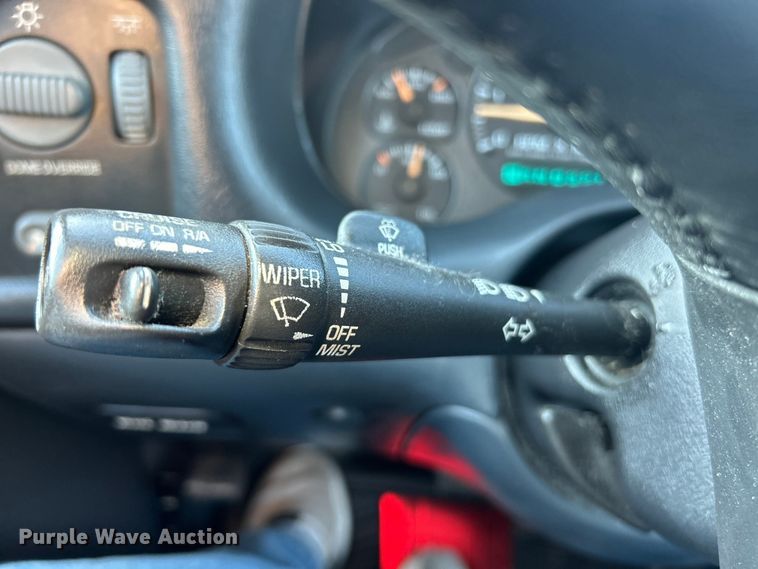 image for item ET6955 2004 Chevrolet S10 Crew Cab pickup truck