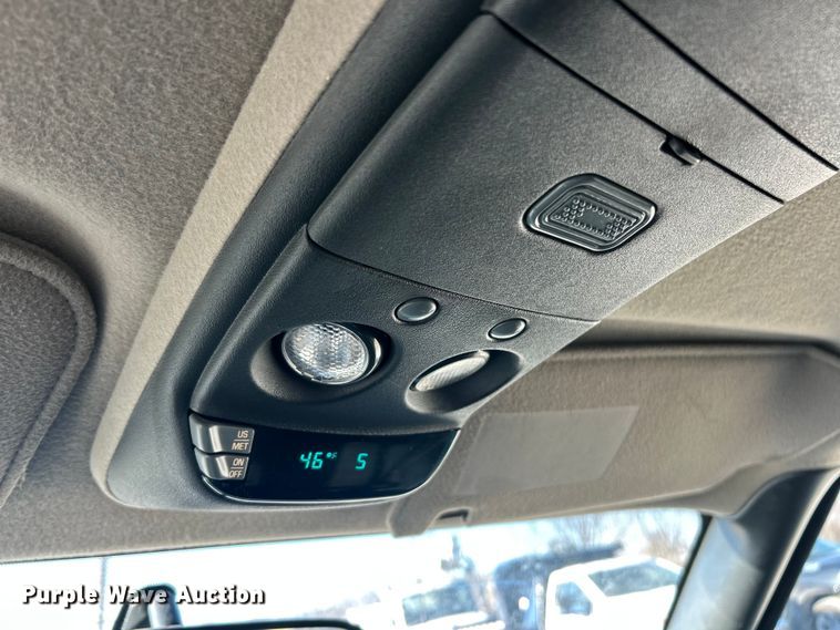 image for item ET6955 2004 Chevrolet S10 Crew Cab pickup truck