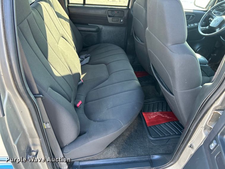 image for item ET6955 2004 Chevrolet S10 Crew Cab pickup truck