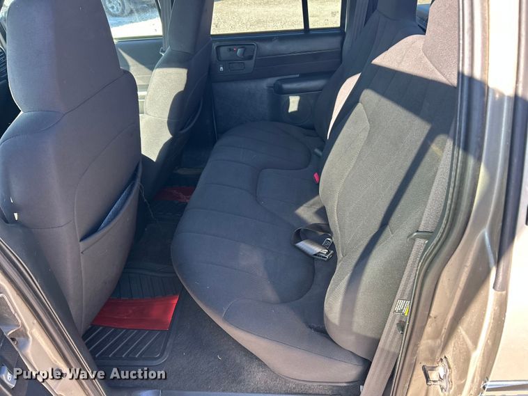 image for item ET6955 2004 Chevrolet S10 Crew Cab pickup truck