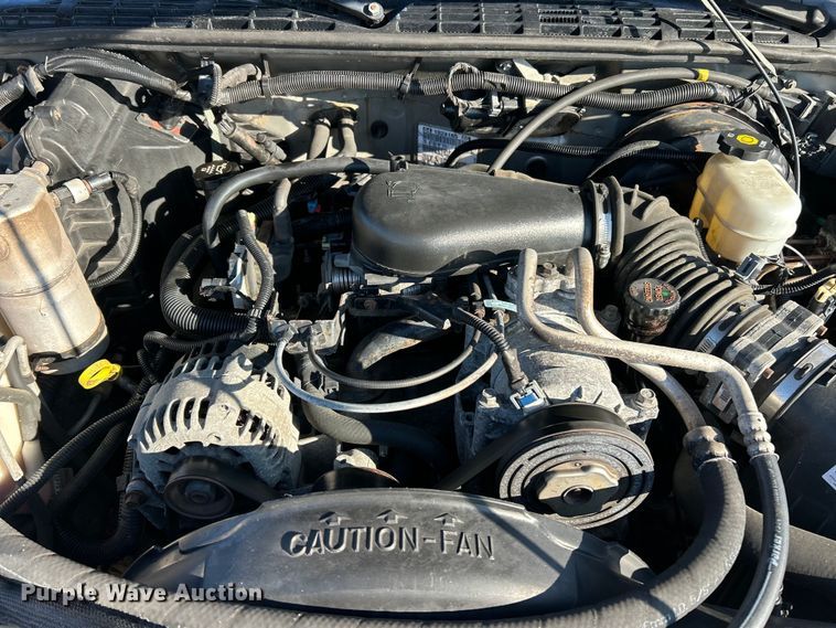 image for item ET6955 2004 Chevrolet S10 Crew Cab pickup truck