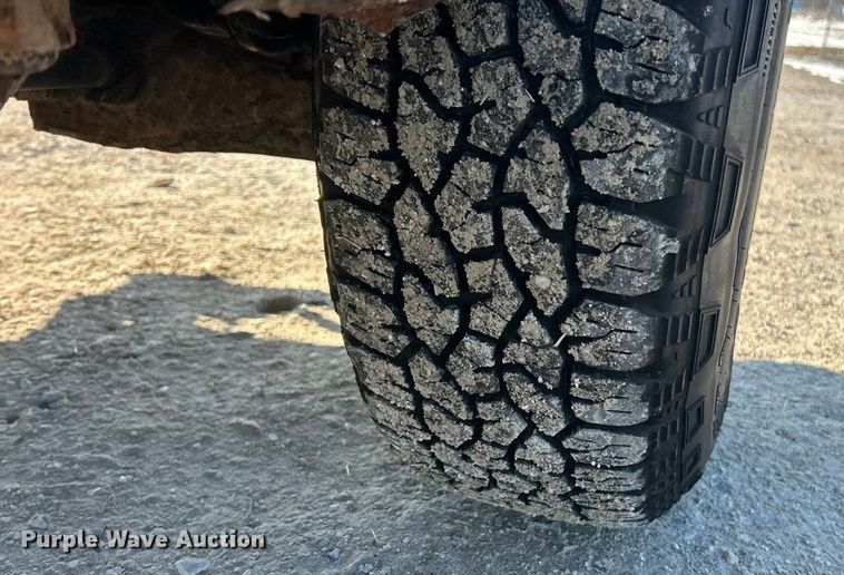 image for item ET6955 2004 Chevrolet S10 Crew Cab pickup truck