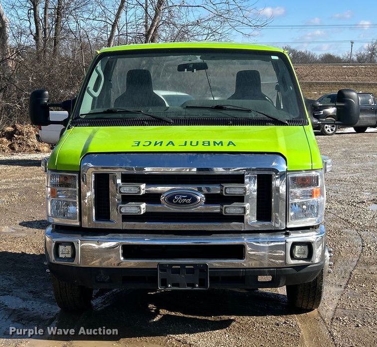 image for item ET6957 2018 Ford E350 Super Duty van cab and chassis