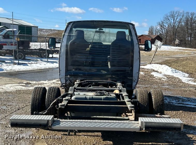 image for item ET6957 2018 Ford E350 Super Duty van cab and chassis