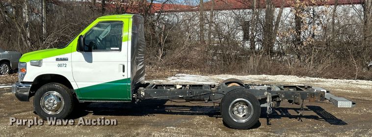 image for item ET6957 2018 Ford E350 Super Duty van cab and chassis