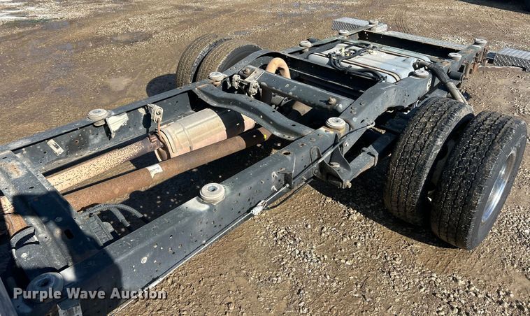 image for item ET6957 2018 Ford E350 Super Duty van cab and chassis