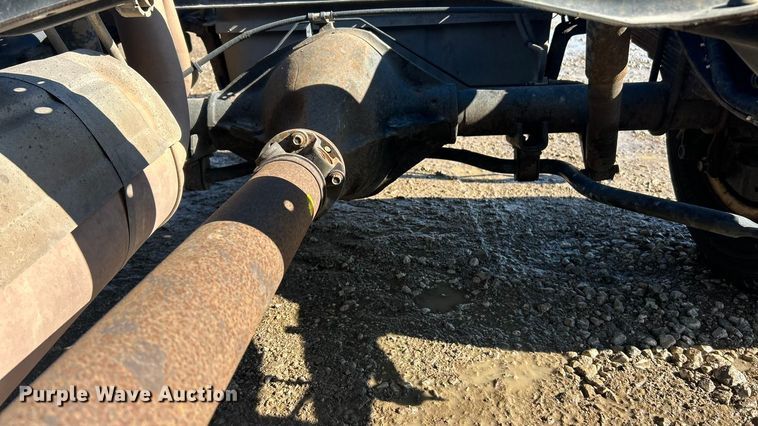 image for item ET6957 2018 Ford E350 Super Duty van cab and chassis