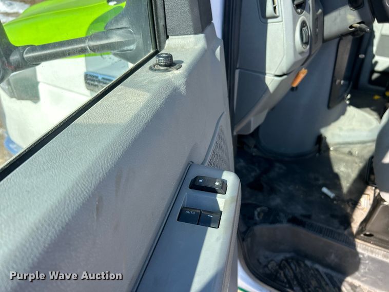 image for item ET6957 2018 Ford E350 Super Duty van cab and chassis