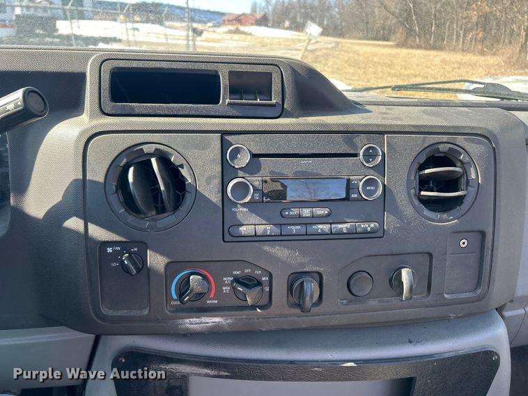 image for item ET6957 2018 Ford E350 Super Duty van cab and chassis