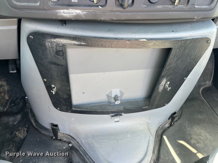 image for item ET6957 2018 Ford E350 Super Duty van cab and chassis