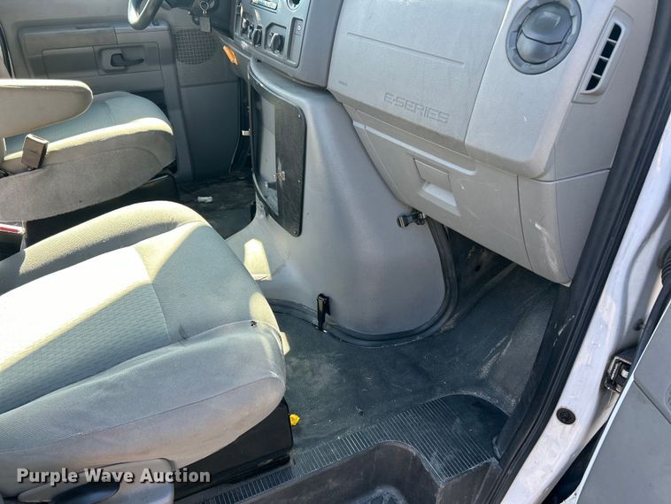 image for item ET6957 2018 Ford E350 Super Duty van cab and chassis