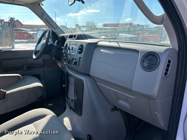 image for item ET6957 2018 Ford E350 Super Duty van cab and chassis