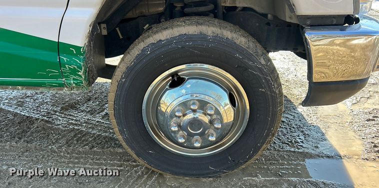 image for item ET6957 2018 Ford E350 Super Duty van cab and chassis