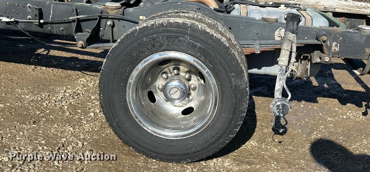 image for item ET6957 2018 Ford E350 Super Duty van cab and chassis