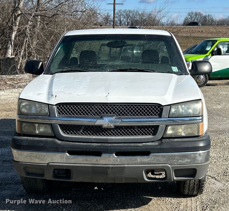 image for item ET6958 2004 Chevrolet Silverado 1500 pickup truck