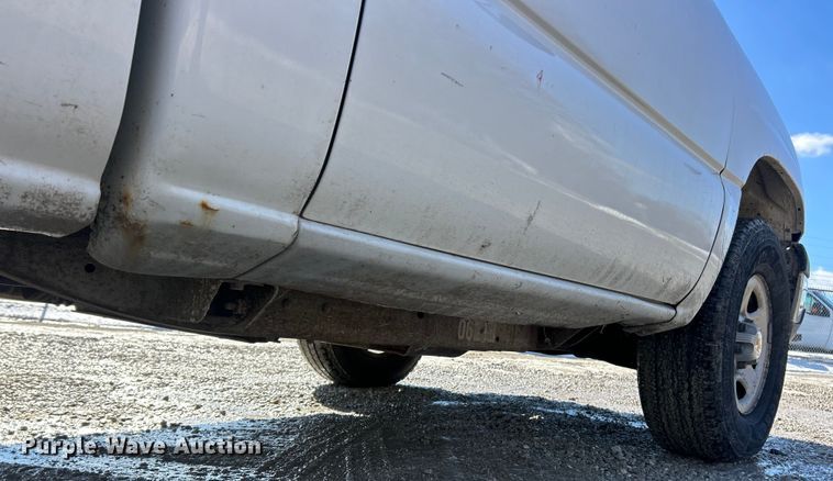 image for item ET6958 2004 Chevrolet Silverado 1500 pickup truck