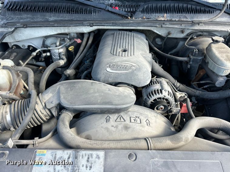 image for item ET6958 2004 Chevrolet Silverado 1500 pickup truck