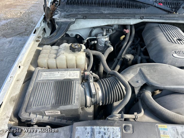 image for item ET6958 2004 Chevrolet Silverado 1500 pickup truck