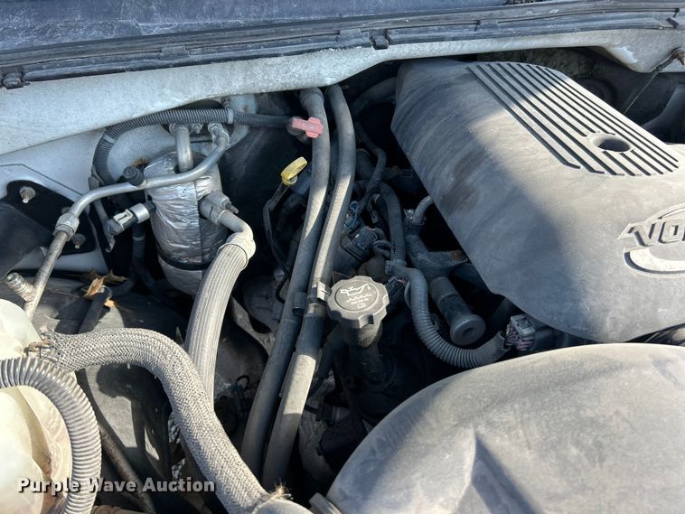 image for item ET6958 2004 Chevrolet Silverado 1500 pickup truck