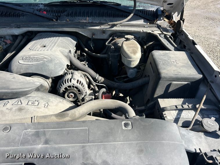 image for item ET6958 2004 Chevrolet Silverado 1500 pickup truck