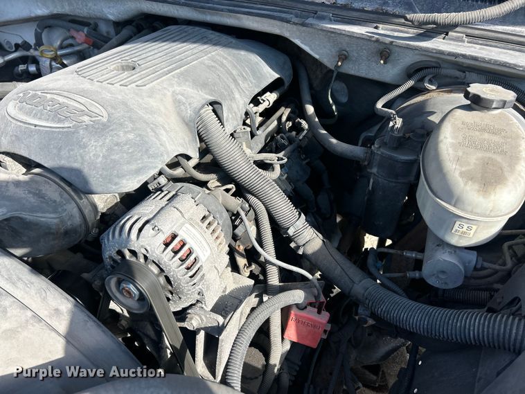 image for item ET6958 2004 Chevrolet Silverado 1500 pickup truck