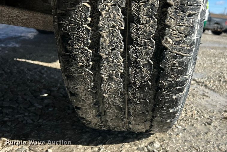 image for item ET6958 2004 Chevrolet Silverado 1500 pickup truck